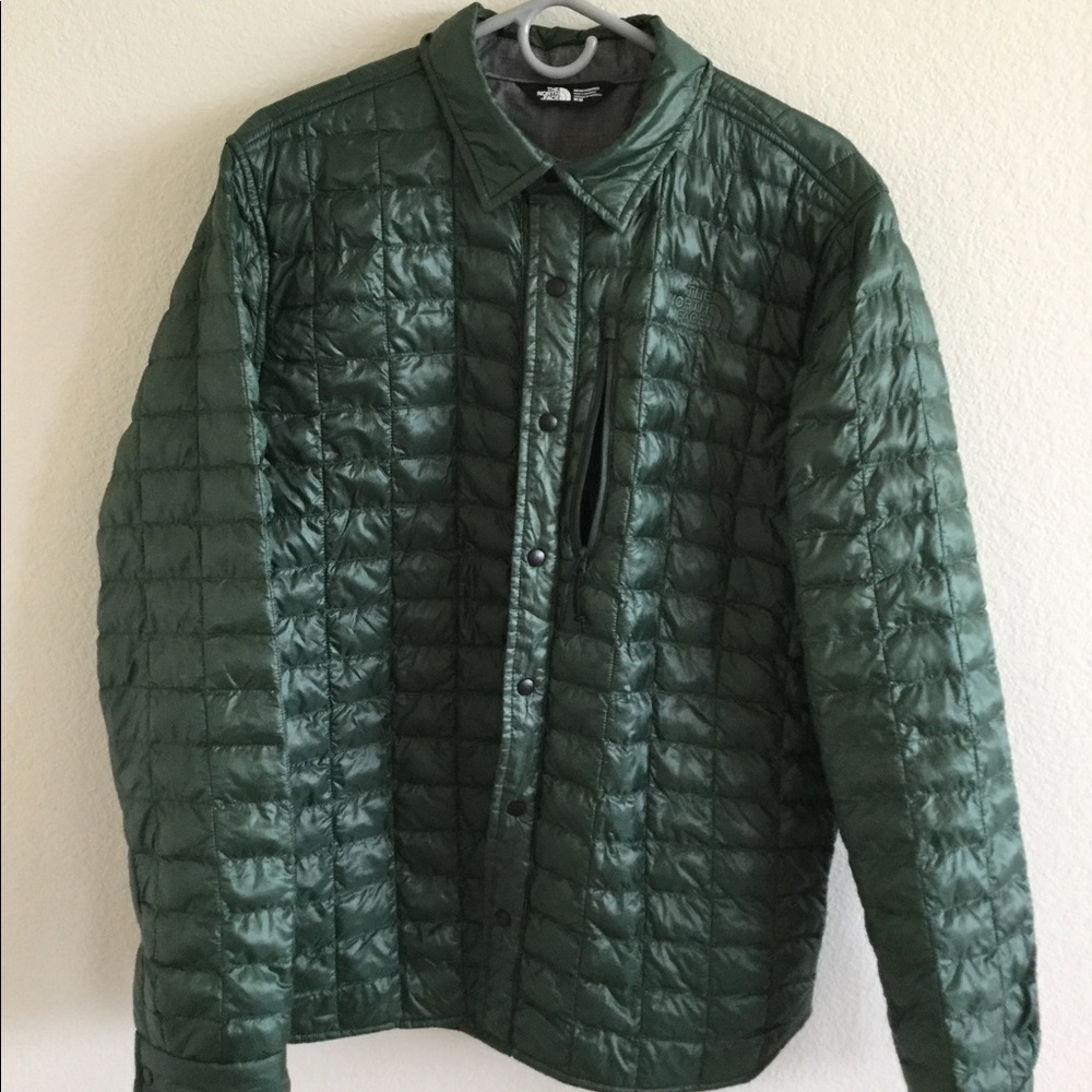 TNF ThermoBall Shirt Jacket. Dk Green. Medium